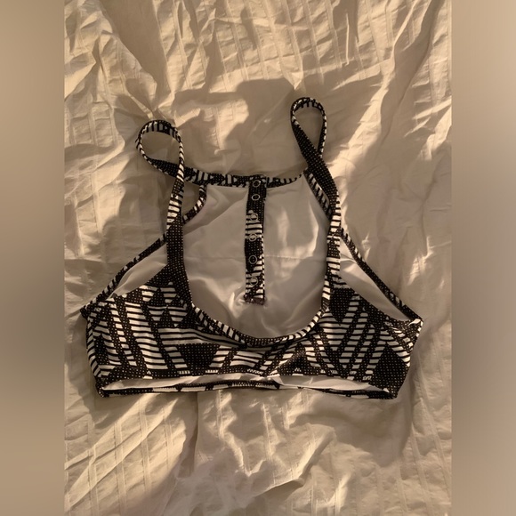 Sports bra or top - Picture 2 of 3